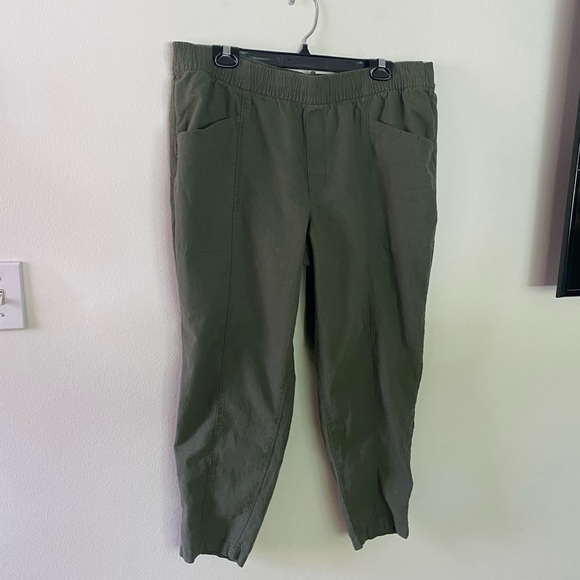 Old Navy | Linen-Blend Cropped Pant - Picture 5 of 11